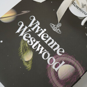 天体のイラストがフルカラー印刷された、イギリス発アパレルブランドの神秘的でロックなオリジナル紙袋