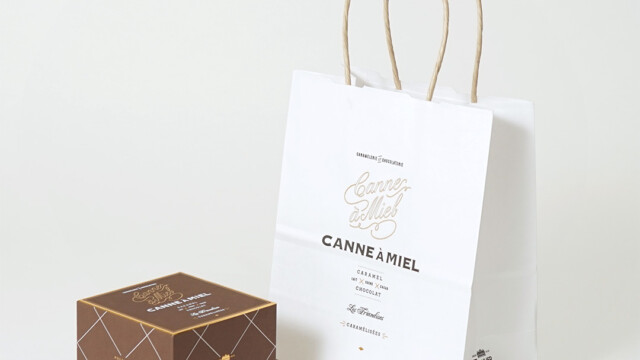 老舗ブランドが手掛けたキャラメル専門店のパッケージを読む