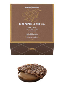フチ取りにゴールドの箔押し加工が施された、キャラメル×チョコレート専門ブランドのオリジナルボックス