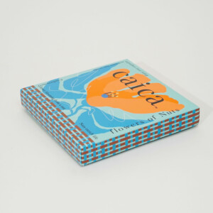 色鮮やかな花の絵がフルカラー印刷された、人気スイーツブランドの華やかなオリジナルボックス