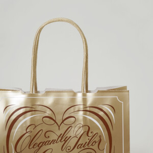 ゴールドインク印刷が施されたチョコレート専門店の高級感漂うオリジナル紙袋