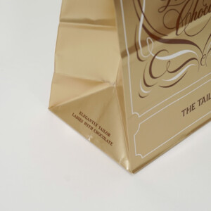 ゴールドインク印刷が施されたチョコレート専門店の高級感漂うオリジナル紙袋