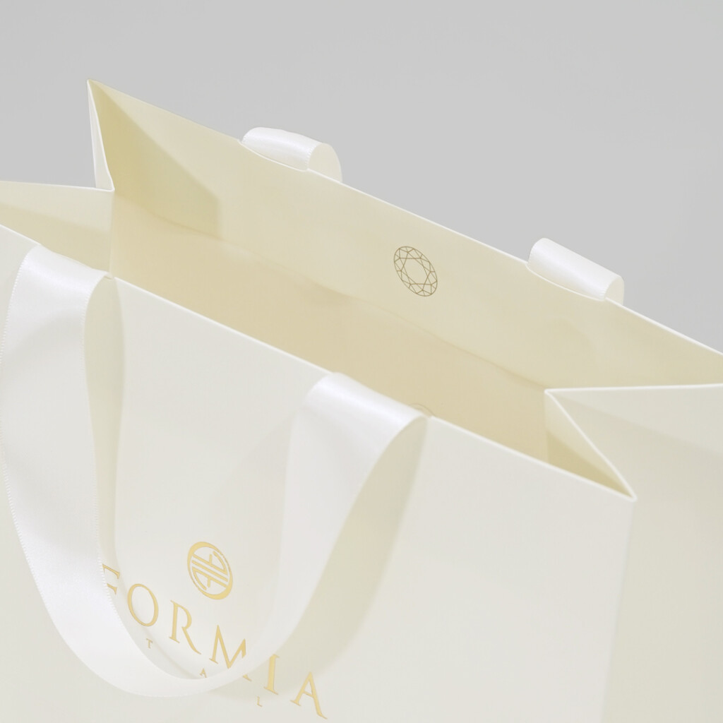 白に纏ったエレガントなジュエリー用紙袋5