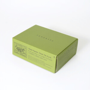 デボス加工とブラックの箔押し加工の組み合わせで特別感を感じる、ファブリックブランドのオリジナルボックス