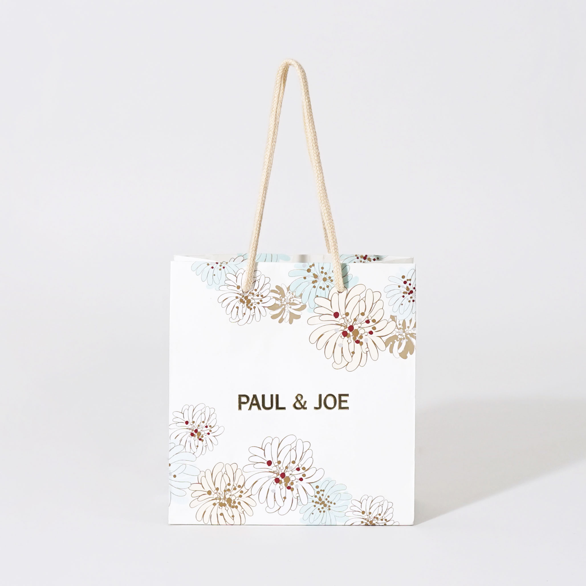 モダンな空気感を纏い、花のデザインでお馴染みのコスメブランドの紙袋