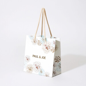 フルカラー印刷で華やかに描かれた西洋菊が美しい、フランスのファッションブランドのオリジナル紙袋