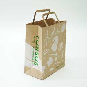 かわいい雑貨ブランドのサステナブル活動を示すオリジナル紙袋