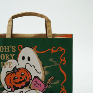 クラフト紙にフルカラーでハロウィンの楽しい絵柄を描いた、コーヒー豆・輸入食品店の可愛いオリジナル紙袋