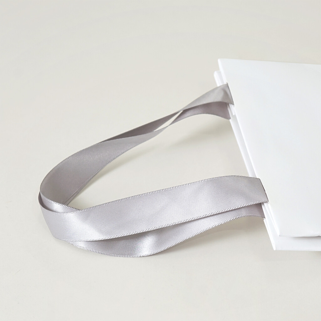 上質なジュエリーブランドのパッケージ4