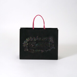 レインボー箔でミステリアスな表現をした、ジブリパークのグッズショップ「13人の魔女団」のファンタジーなオリジナル紙袋