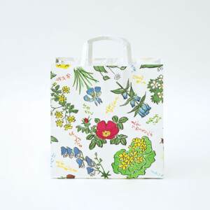 白色のクラフト紙にフルカラーで華麗な花柄をあしらった、北海道の有名和菓子メーカーの美しいオリジナル紙袋
