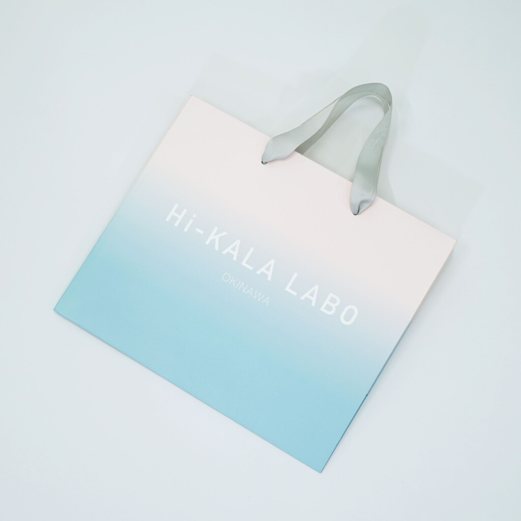 グラデーションが綺麗なお土産店の紙袋2