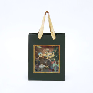 美しさを追求するセレクトコスメショップが贈る、子供の夢がフルカラー印刷で描かれた、ブランド10周年を記念するホリデー限定オリジナル紙袋