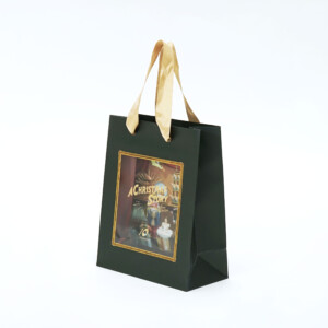 美しさを追求するセレクトコスメショップが贈る、子供の夢がフルカラー印刷で描かれた、ブランド10周年を記念するホリデー限定オリジナル紙袋