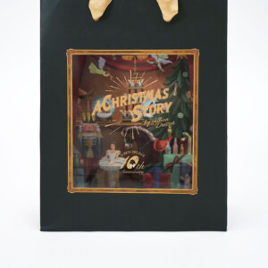 美しさを追求するセレクトコスメショップが贈る、子供の夢がフルカラー印刷で描かれた、ブランド10周年を記念するホリデー限定オリジナル紙袋