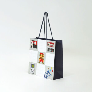 日本が誇る世界的人気ゲームメーカーの、懐かしいキャラクターイラストがフルカラー印刷で施された可愛いオリジナル紙袋