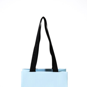 世界最高峰のラグジュアリーホテルによる、黒のグログランリボンが美しいスタイリッシュなオリジナル紙袋