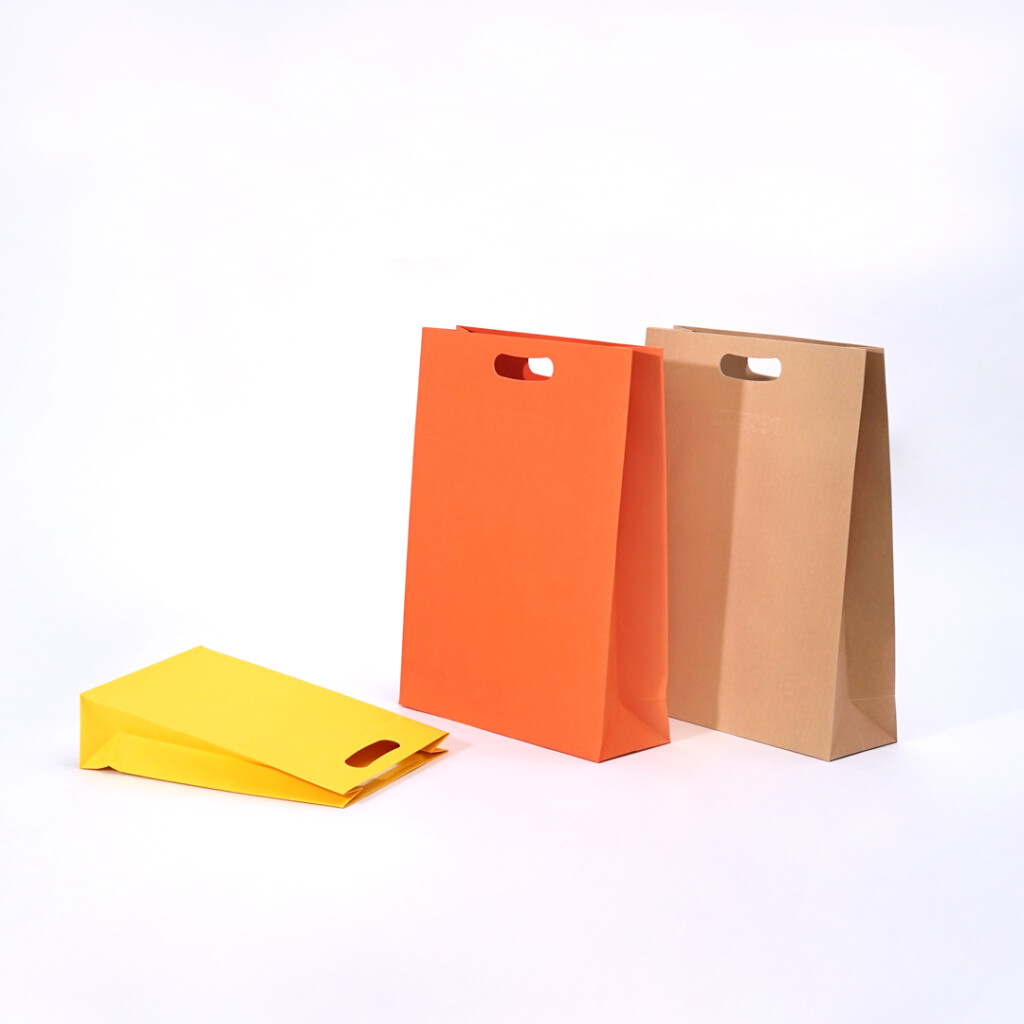 豊富なカラーと繊細なエンボスが特徴の紙袋0