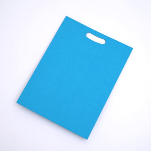 豊富なカラーと繊細なエンボスが特徴の紙袋9