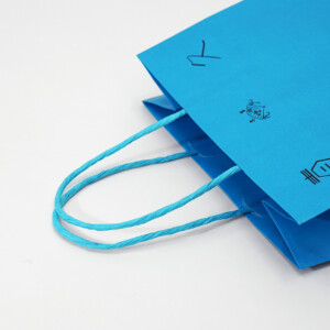 お菓子ブランドの、ワンカラーでも目を惹く、紙丸紐ハンドルとクラフト紙の風合い豊かなオリジナル紙袋