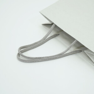 自然環境に配慮した国内アパレルブランド先駆者が手掛ける、ハンドルが紙素材で作られた、エコなオリジナル紙袋