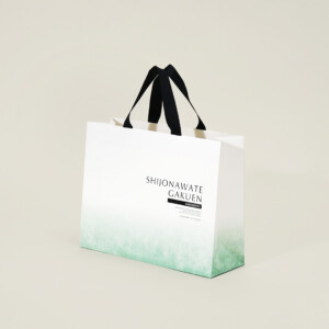 ユニセックスで使える柔らかな印象の紙袋