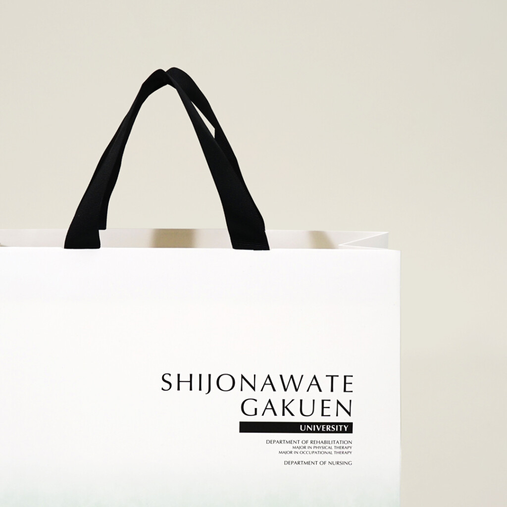 ユニセックスで使える柔らかな印象の紙袋3