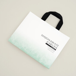 ユニセックスで使える柔らかな印象の紙袋4