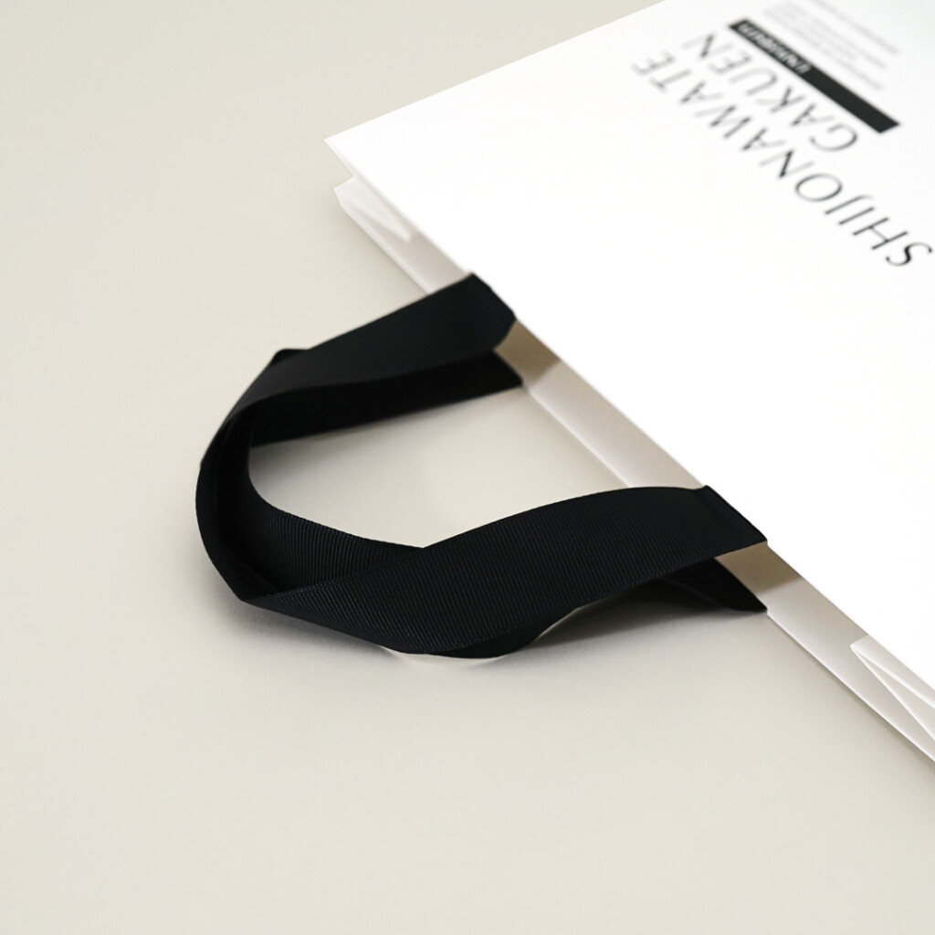 ユニセックスで使える柔らかな印象の紙袋5