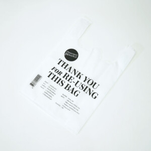 従来のポリ袋から耐久性の高い不織布に切り替え、デザイン性と実用性を兼ね備えた、タイの高級スーパーマーケットの再利用を促す不織布製オリジナルショッパー