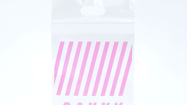 関西のすてきを見つける雑誌ブランドのポリ袋を読む