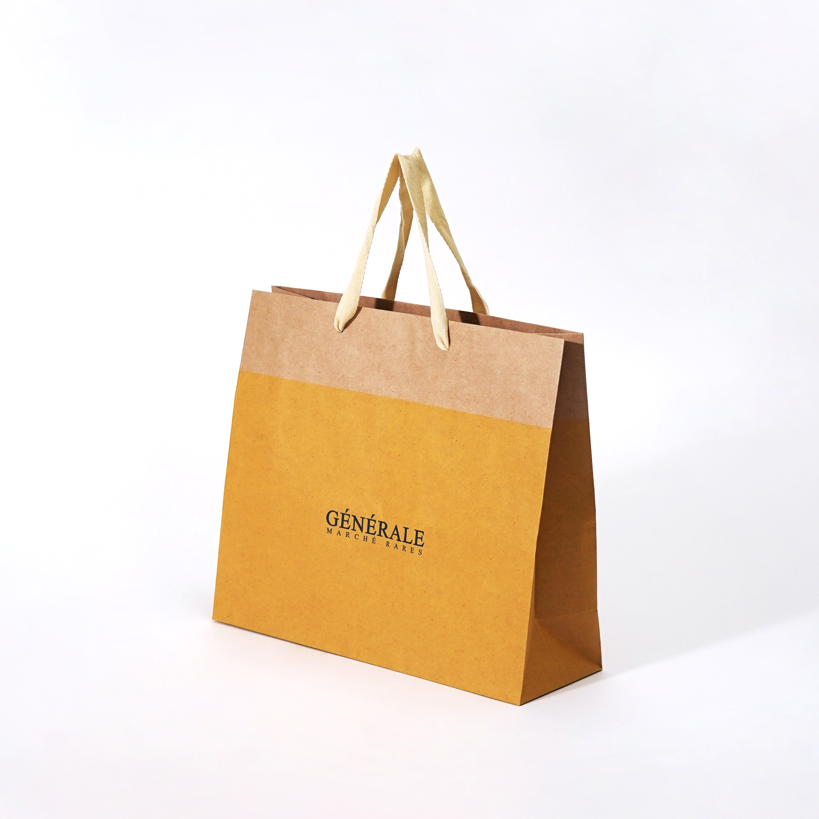 温かみのある配色が美しいセレクトショップの紙袋