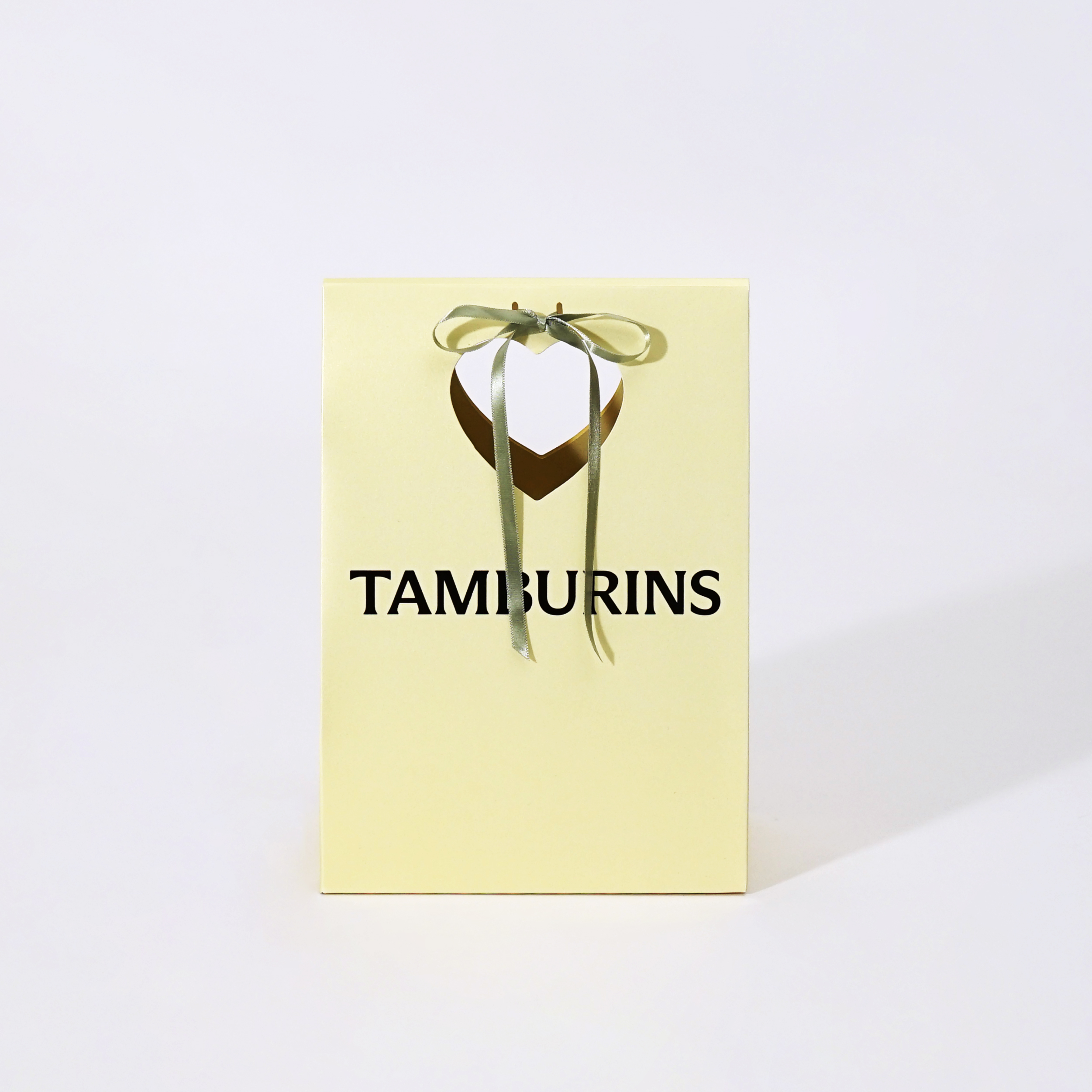 ハートのハンドルが可愛い！人気コスメブランドの限定ショッパー