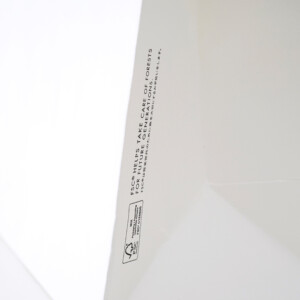 紙袋のマチ部分に印字されたFSC認証マーク