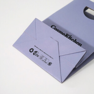 オーガニックコスメショップのサステナビリティを体現した、オリジナル紙袋