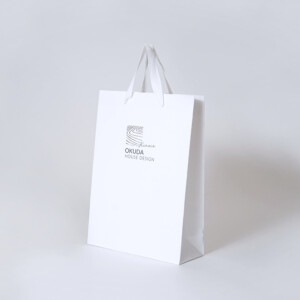 おしゃれで丈夫な、何度でも再利用できるA4サイズ対応のアクリル平紐付オリジナル紙袋