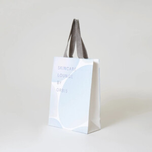 おしゃれで丈夫な、何度でも再利用できるA4サイズ対応のアクリル平紐付ORBISのオリジナル紙袋