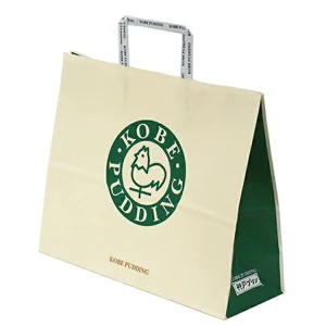 神戸プリンの上品なデザインと実用的なサイズで、再利用に適したオリジナル紙袋