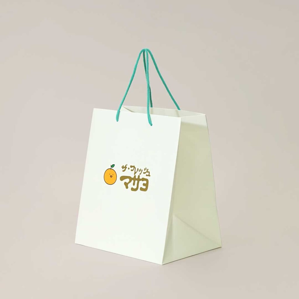 印刷面とイラストを生かした紙袋1