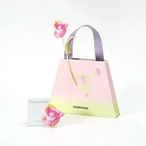 近年、SNSなどで話題を呼ぶ、コスメブランドのオリジナル紙袋