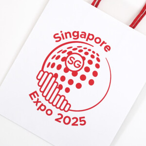 大阪・関西万博 シンガポールパビリオンの晒クラフト紙素材のサステナブルなオリジナル紙袋