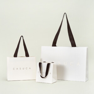 エンボスが特徴なジュエリーショップの紙袋