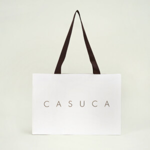 エンボスが特徴なジュエリーショップの紙袋2