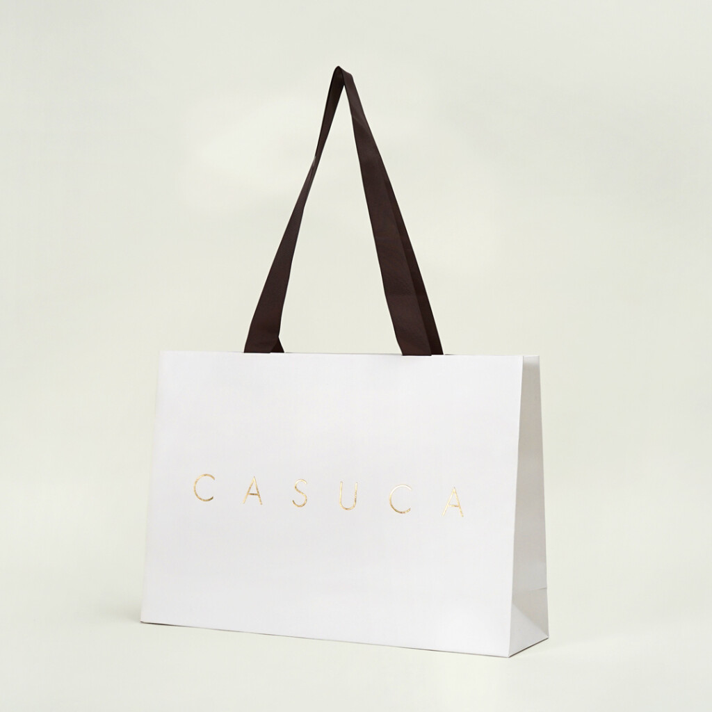 エンボスが特徴なジュエリーショップの紙袋3