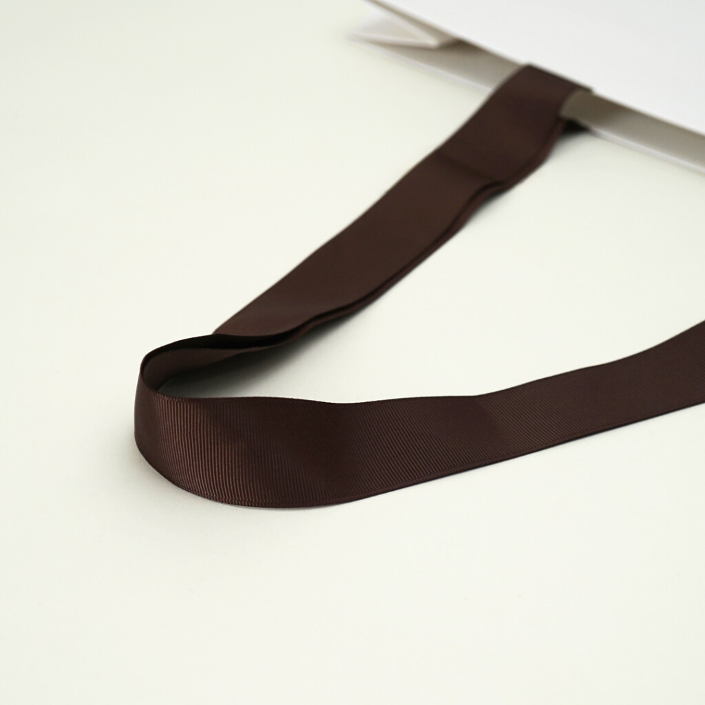 エンボスが特徴なジュエリーショップの紙袋7