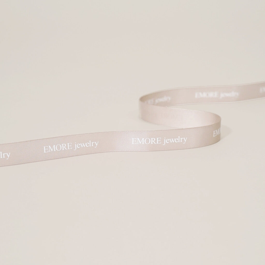 ゴールドの浮き出し箔が上品なパッケージ9