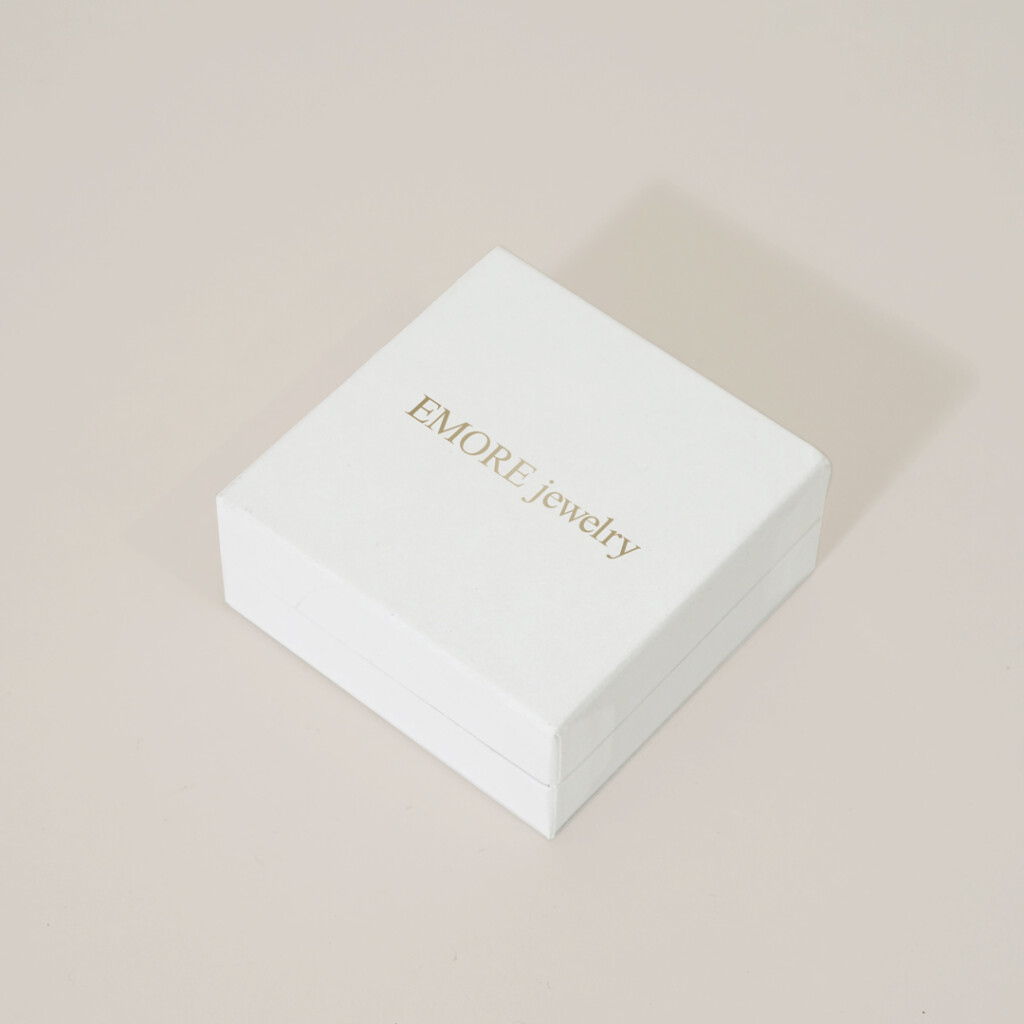 ゴールドの浮き出し箔が上品なパッケージ8