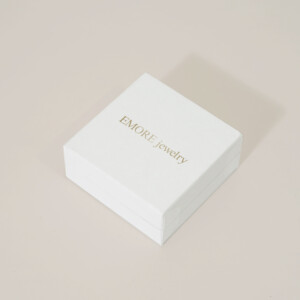 ゴールドの浮き出し箔が上品なパッケージ8