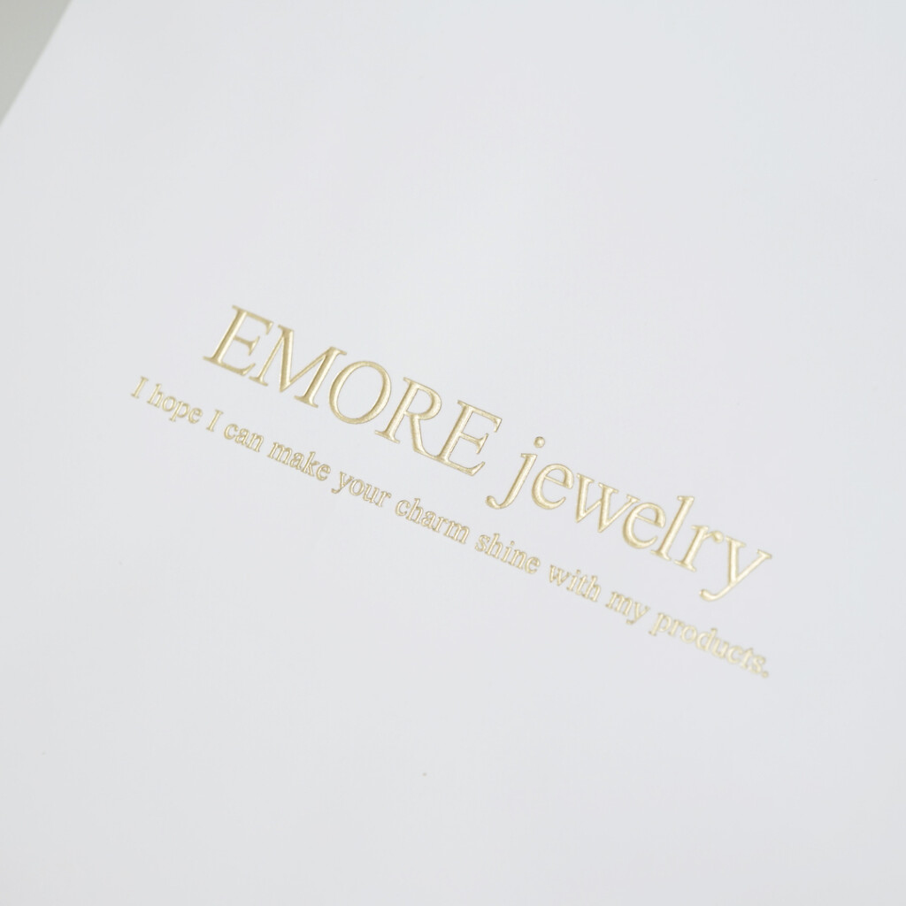 ゴールドの浮き出し箔が上品なパッケージ4