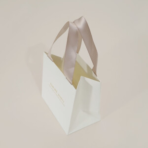 ゴールドの浮き出し箔が上品なパッケージ5